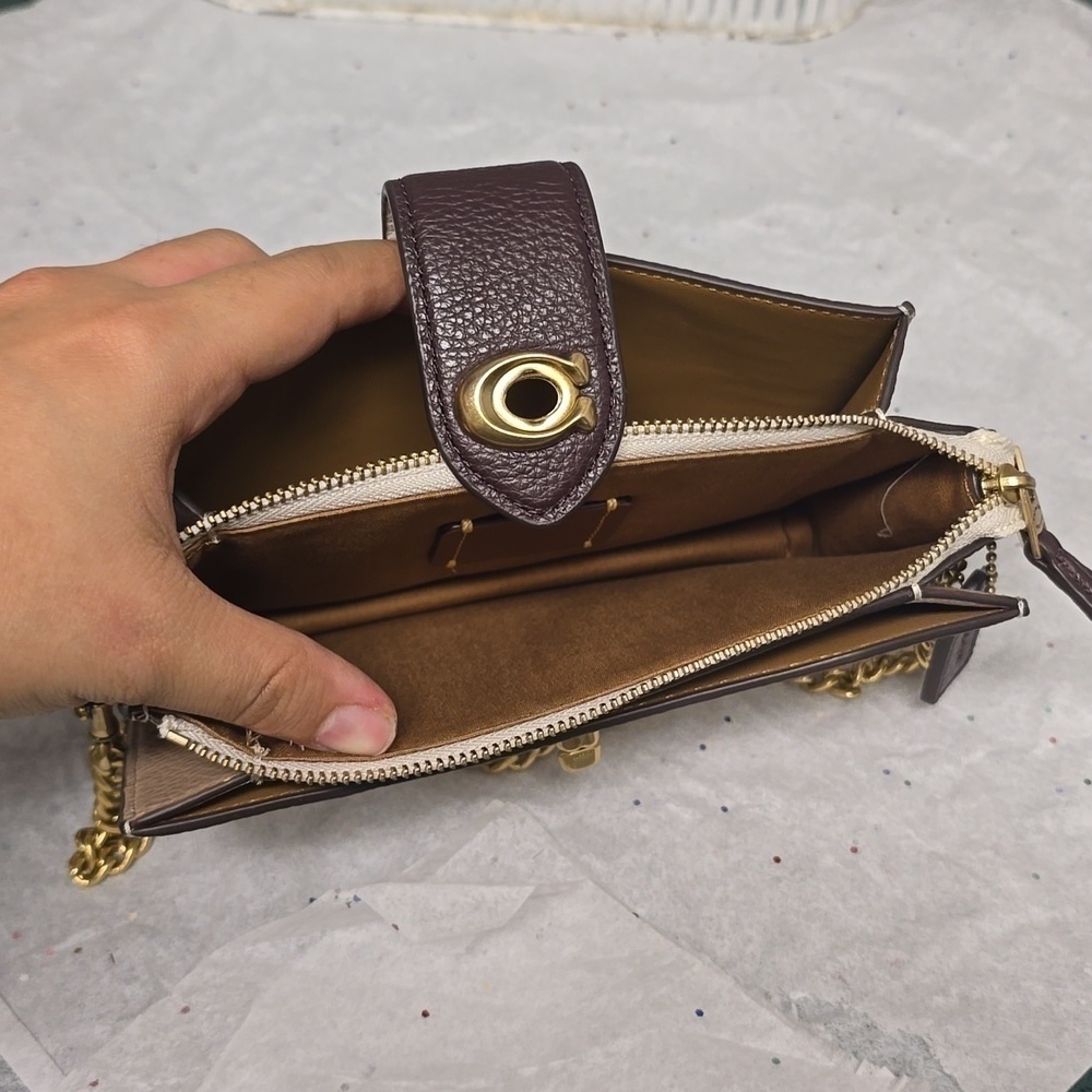 Authentic COACH 1941 Leather triple compartment turn lock closure crossbody - Picture 4 of 4